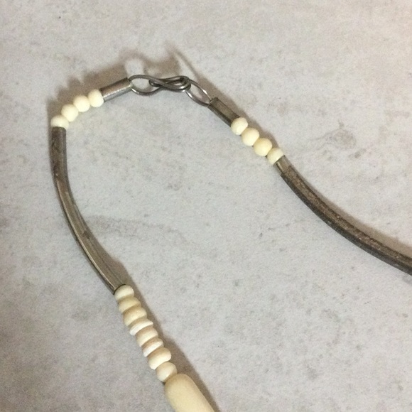 Square Ivory graduated bead necklace - Picture 3 of 10